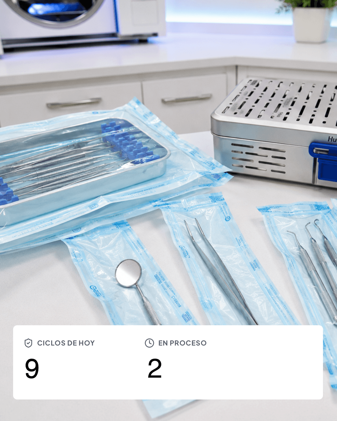 Instrumental dental empaquetado y esterilizado, con los ciclos del día registrados en DentalBox